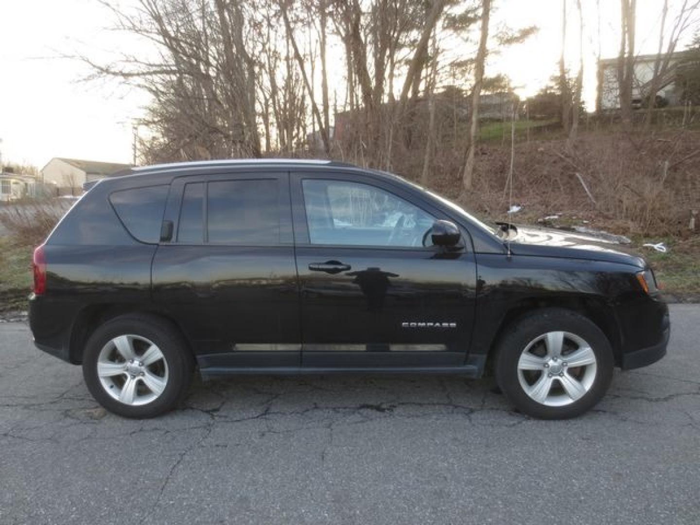 2015 Black /Black Jeep Compass Latitude (1C4NJDEB0FD) with an 2.4L 4cyl engine, Automatic transmission, located at 270 US Route 6, Mahopac, NY, 10541, (845) 621-0895, 41.349022, -73.755280 - Photo#9